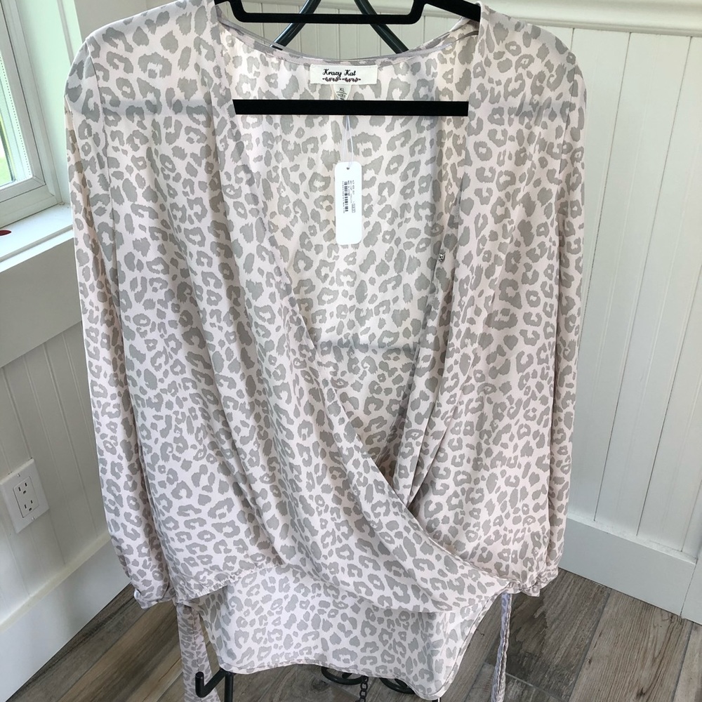 Cheetah print open sleeve blouse